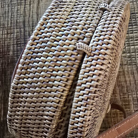 Urban Outfitters Coquette Circle Straw Crossbody Bag - Picture 7 of 8